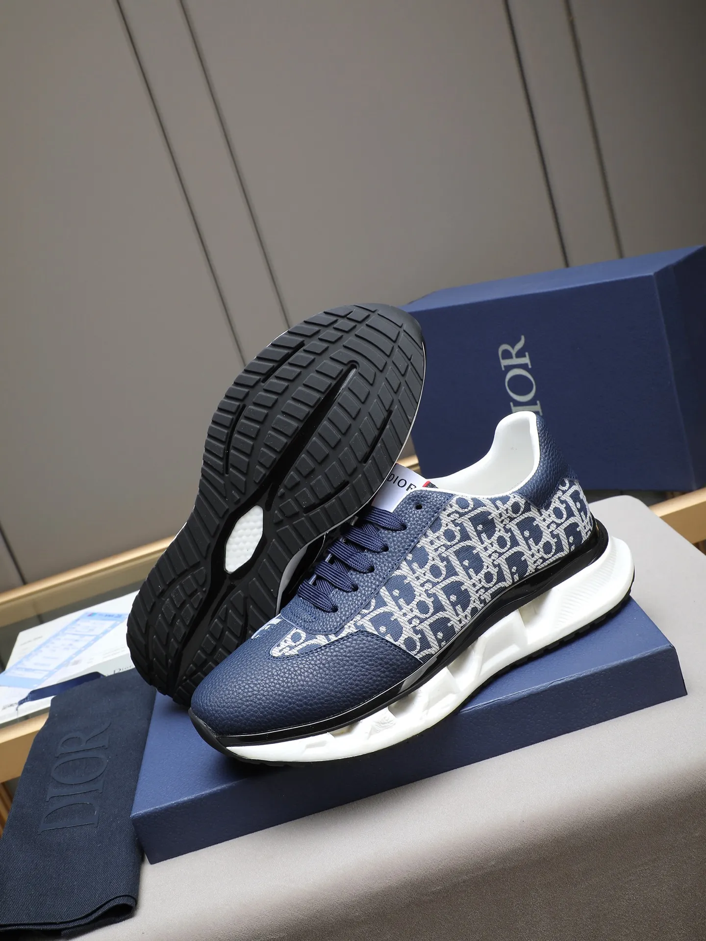 PP460 New Dior🆕The latest men's casual sports shoes, the upper is made of imported cowhide➕Dior's special material! Breathable sheepskin. The TPU blade base is lightweight and wear-resistant! Size:38-44 (45 customized)